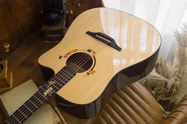 Gitarcı, ahşap gitar, klasik gitar