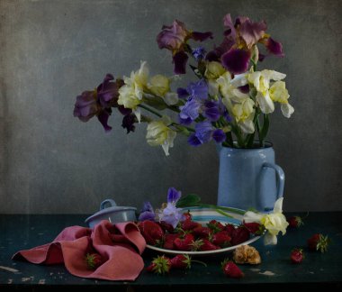 Çiçekler ve meyvelerle dolu bir hayat