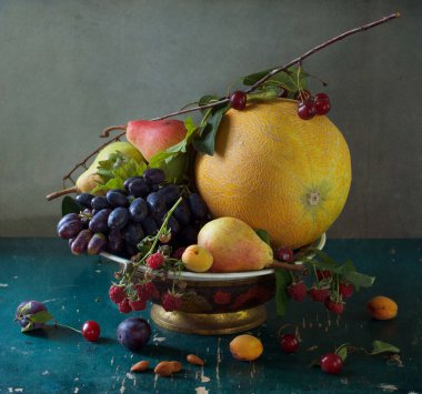 Meyve ve böğürtlenli hayat