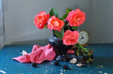 Beyaz arka planda güzel çiçekler