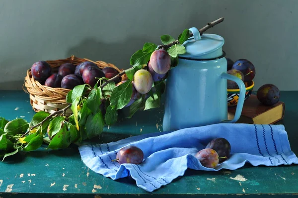 Fresh Plums Basket Blue Background — Stock Photo, Image