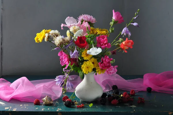 Bouquet Flowers Vase Dark Background — Stok fotoğraf