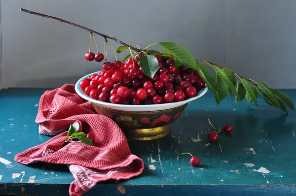 stock image fresh red cherries in bowl, closeup