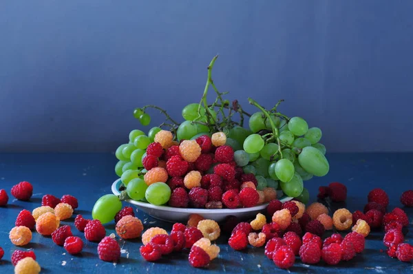 Fresh Raspberries Blueberries Blue Background — стоковое фото