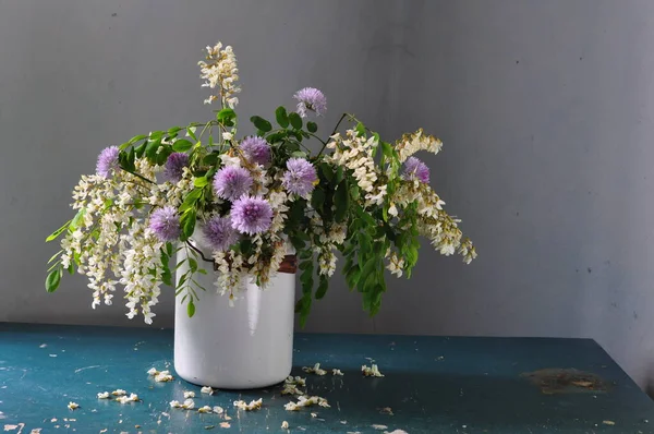 Vacker Bukett Blommor Mörk Bakgrund — Stockfoto