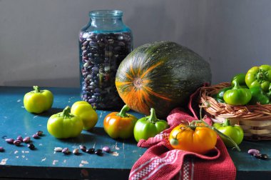 Fasulyeli ve çeşitli sebzeli hayat