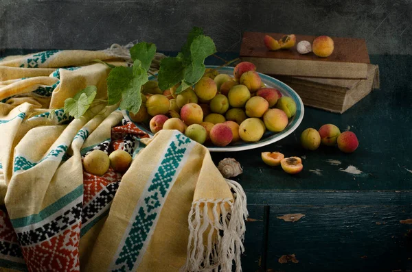 Fresh Ripe Organic Apricots Basket Dark Background — Stock Photo, Image