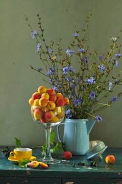 Meyve ve böğürtlenli hayat