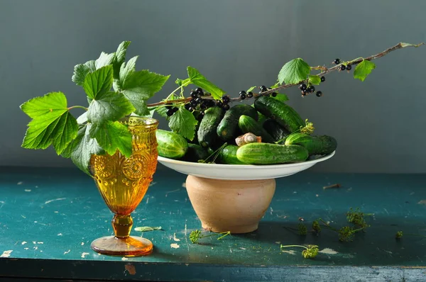 Frisches Grünes Gemüse Eingelegte Gurken Auf Dem Küchentisch — Stockfoto