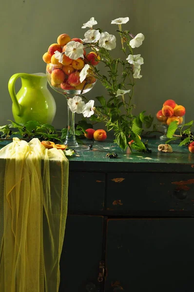 Nature Morte Avec Bouquet Fleurs Vase Pommes — Photo