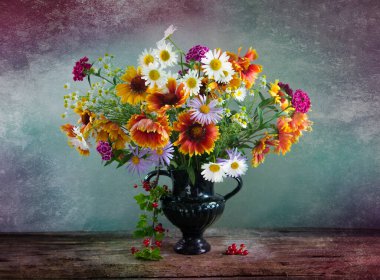 Kırmızı ve sarı çiçek buketi 