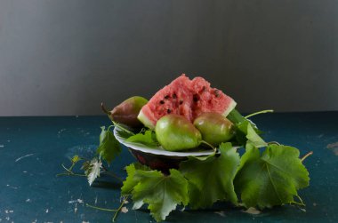 Avokado ve nar tohumlu taze salata.