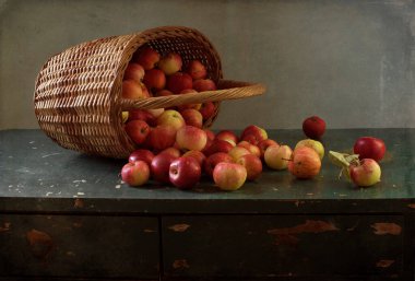 Olgun kırmızı elmalar ve armutlar 