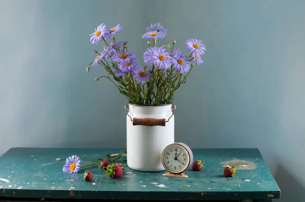 Stillleben Mit Wildblume — Stockfoto