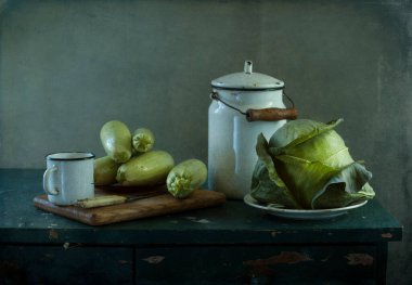 Taze yeşil sebzeler ve meyvelerle hayat 