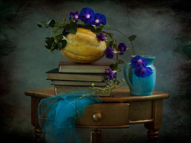 Çiçekler ve kitaplarla dolu bir hayat 