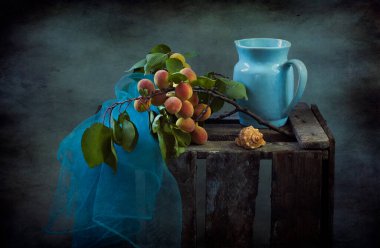 Bir demet üzüm ve bir fincan kahveyle sakin bir hayat. 