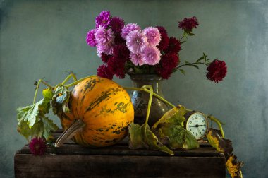 natürmort. Kurumuş çiçekler ve bitkilerle dolu bir hayat. Klasik natürmort. Çiçeklerle dolu hayat. 