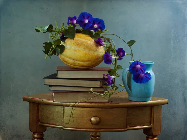 Nature Morte Avec Fleurs Vase Style Vintage Fleurs Bleues Jaunes — Photo