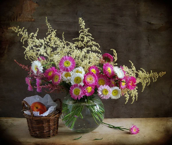Красивый Букет Цветов Вазе — стоковое фото