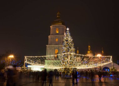 Mumlar ile Noel ağacı 