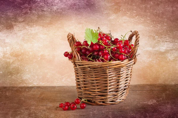 Cherry Basket Table — Stock Photo, Image