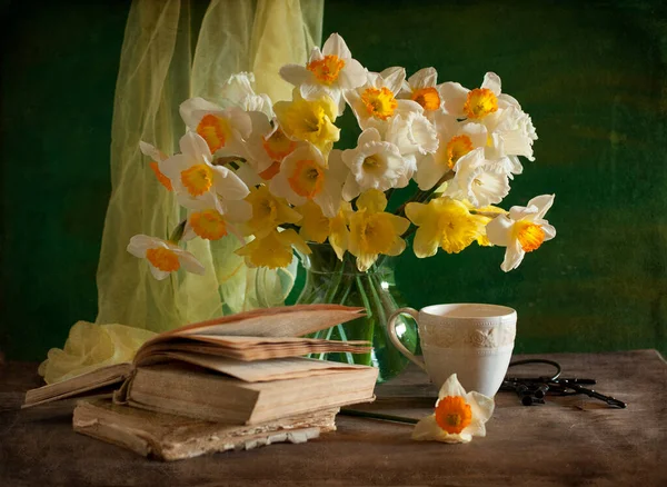 Çiçekler ve nergislerle dolu bir hayat 