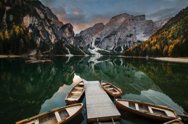 Braies ve Iago Braies Dolomitlerde, İtalya, Güney Tyrol. 