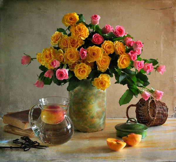 Натюрморт Свіжим Апельсином Трояндами Апельсином — стокове фото