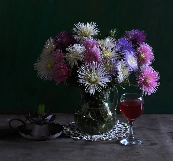 Букет Свежих Сиреневых Цветов — стоковое фото