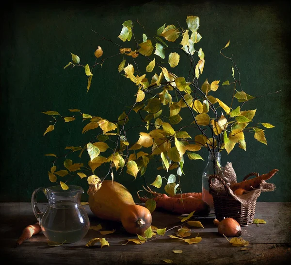 Herbststillleben Mit Birnen Blättern Äpfeln Und Alten Laternen — Stockfoto
