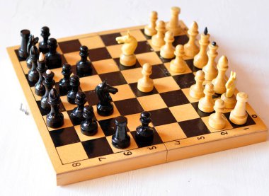 Stüdyoda çekilen satranç. 