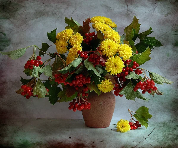 Still Life Autumn Bouquet Red Yellow Chrysanthemums Brown Background Autumn — Stock Photo, Image