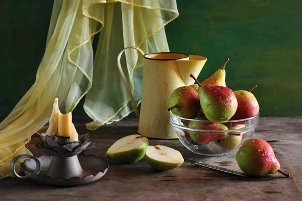 Vintage arka planda armut ve elmalar 