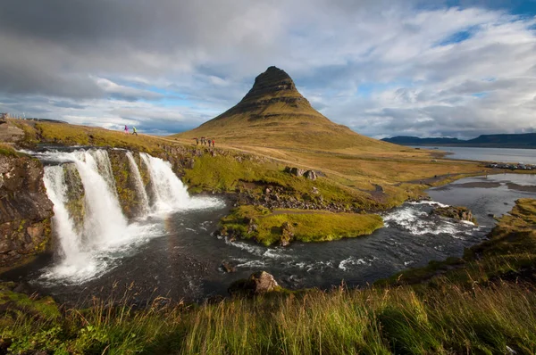 Vízesés Iceland Hegyek Folyótól — Stock Fotó