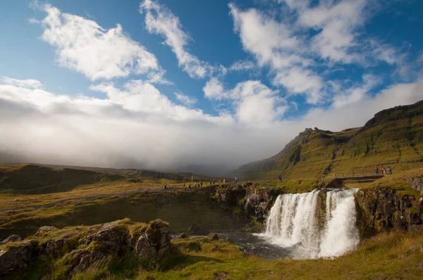 Egy Vízesés Hegyekben Természet Egy Vízesés Iceland — Stock Fotó