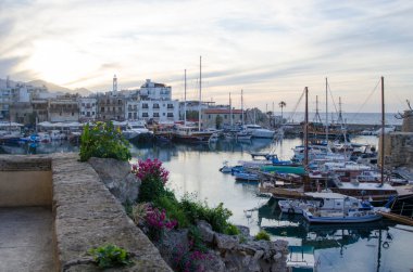 Güzel bir liman ve deniz manzarası.. 