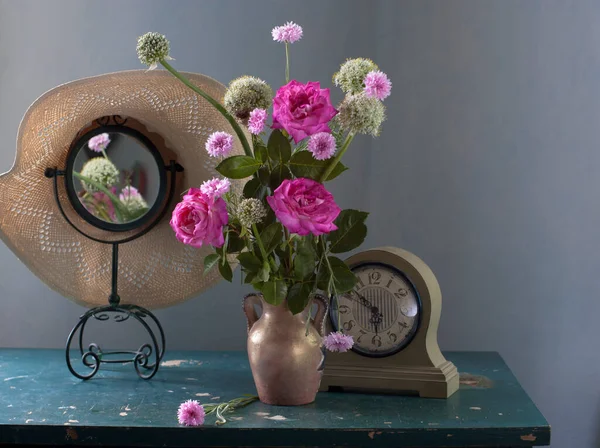 Beautiful Spring Flowers Vase Old Wooden Wall Vintage Style — Stock Photo, Image
