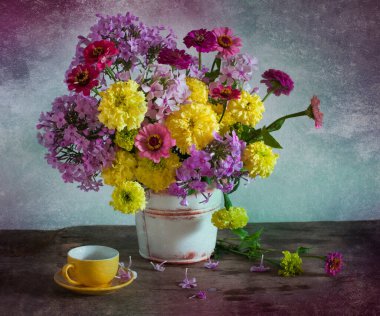 Hayat bir buket yabani çiçekle dolu. 