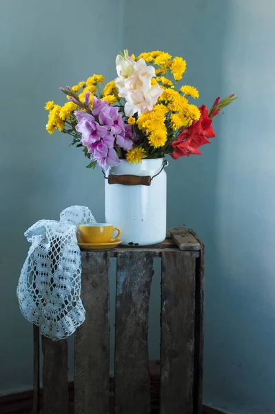 Vazodaki Çiçeklerin Yaşamı — Stok fotoğraf