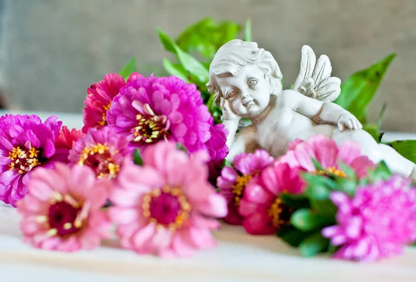 Rosa Ängel Och Blommor — Stockfoto