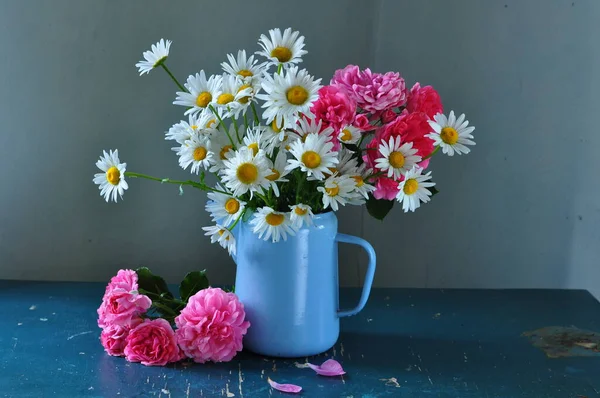 stock image bouquet of flowers and daisies 