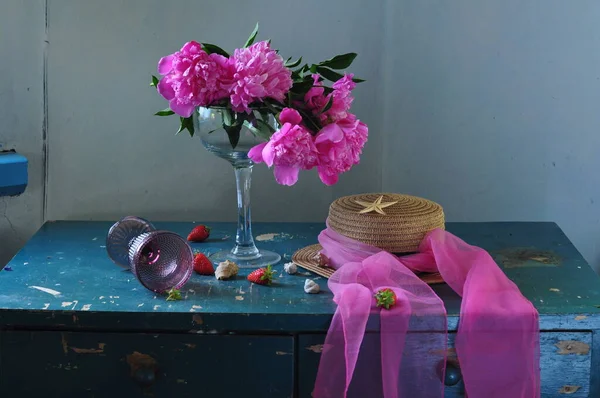 Masadaki Güzel Çiçek Buketi — Stok fotoğraf