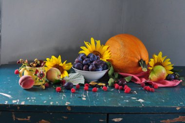 Balkabağı, böğürtlen ve meyvelerle dolu bir sonbahar.