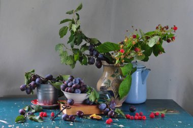 Bir demet taze böğürtlenle hayat