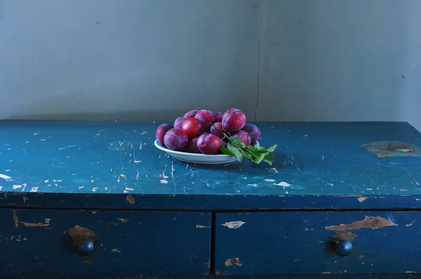 Blaue Beeren Von Kirsche Und Roten Trauben — Stockfoto
