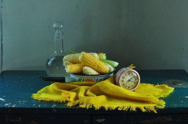 Taze sebzeler ve meyveler masada