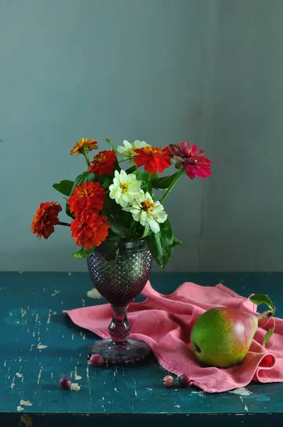 Stillleben Mit Einem Blumenstrauß — Stockfoto