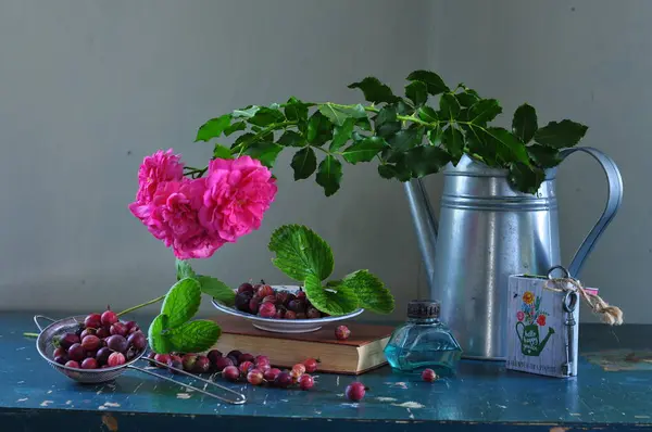 Stillleben Mit Blumen Krug Und Einem Glas — Stockfoto