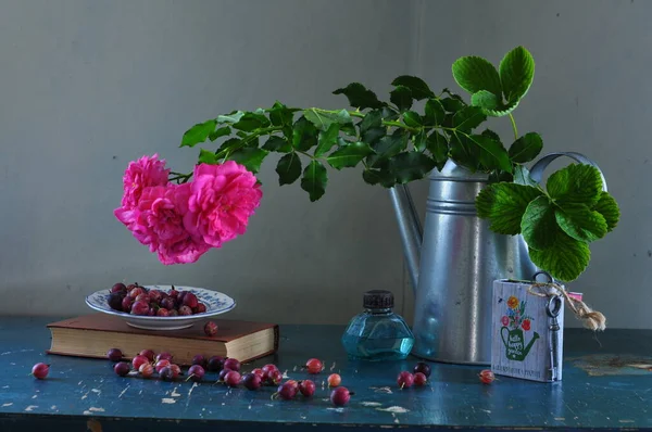 Ainda Vida Com Buquê Flores Vermelhas Jarro — Fotografia de Stock
